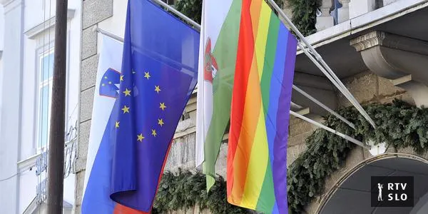 DZ obravnava predlog Resni.ce za omejitev simbolov na javnih ustanovah