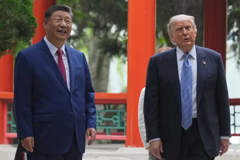 Donald Trump in Xi Jinping sklenila trgovinske dogovore ob obisku v Pekingu