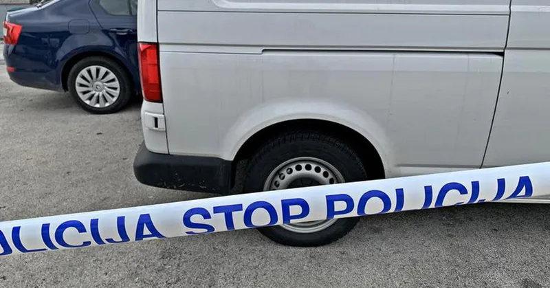 Ostra obsodba skrunitve spomenika v Dražgošah z nacističnimi simboli