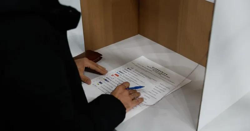 DVK poroča o 3,2-odstotni udeležbi v prvih dneh predčasnega glasovanja v DZ