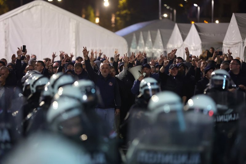 Odstranjevanje šotorskega naselja Ćacilend v središču Beograda