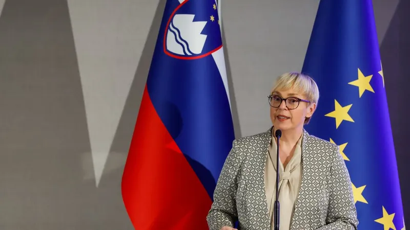 Nataša Pirc Musar umaknila kandidaturo Cirila Keršmanca za ustavnega sodnika