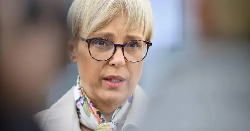 Nataša Pirc Musar udeležena v dveh prometnih nesrečah s službenimi vozili