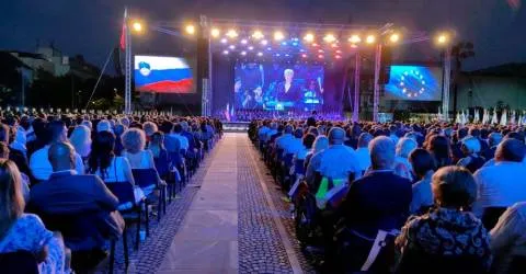 Pirc Musar in Janša na proslavi ob 35-letnici države pozvala k spravi