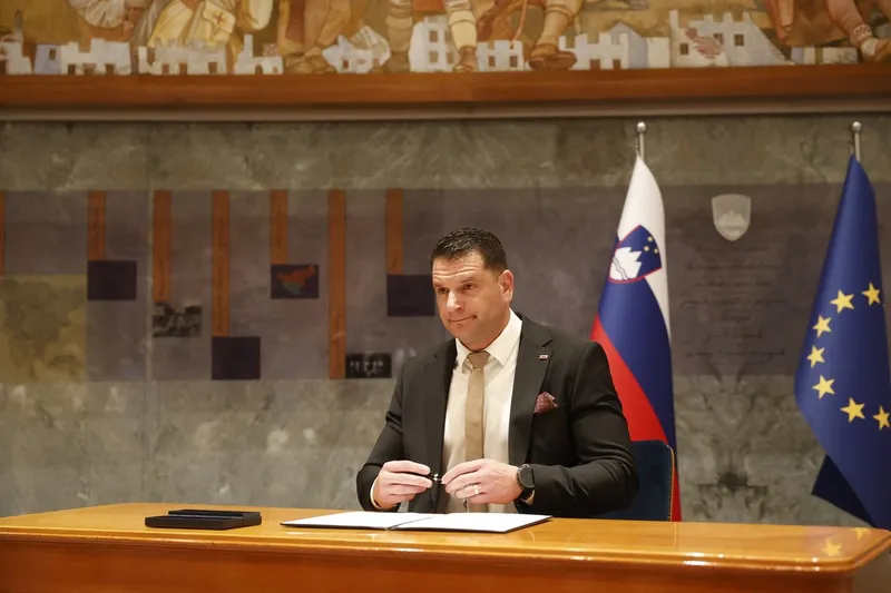 Državni zbor razpravlja o razrešitvi predsednika DZ Zorana Stevanovića