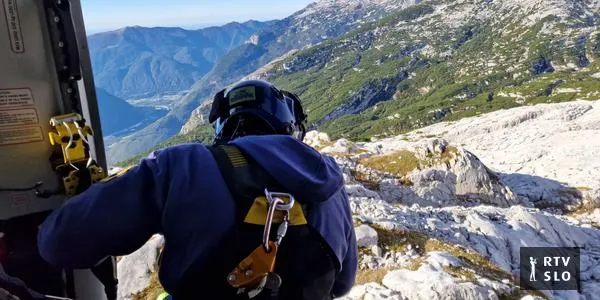 Smrtna gorska nesreča 42-letnega pohodnika na območju Begunjske Vrtače