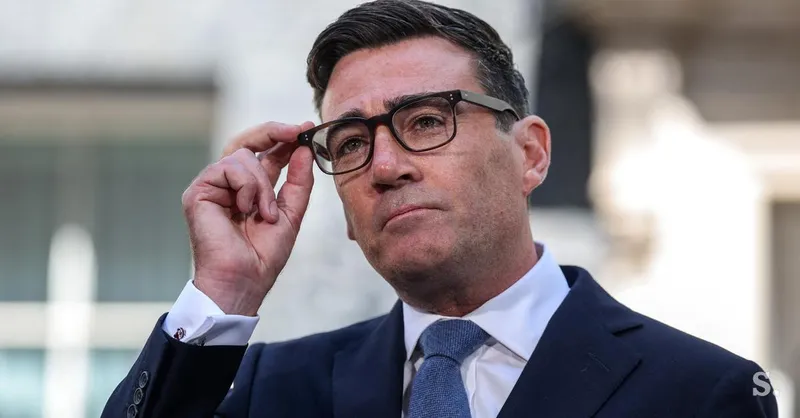 Andy Burnham po odstopu Keira Starmerja postal britanski premier