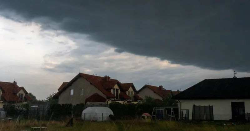 Arso izdal oranžno opozorilo za Slovenijo zaradi prihoda treh vremenskih motenj