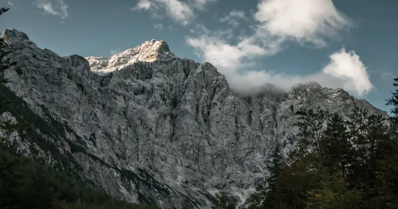 Gorski reševalci iz Severne triglavske stene rešili dva avstrijska alpinista