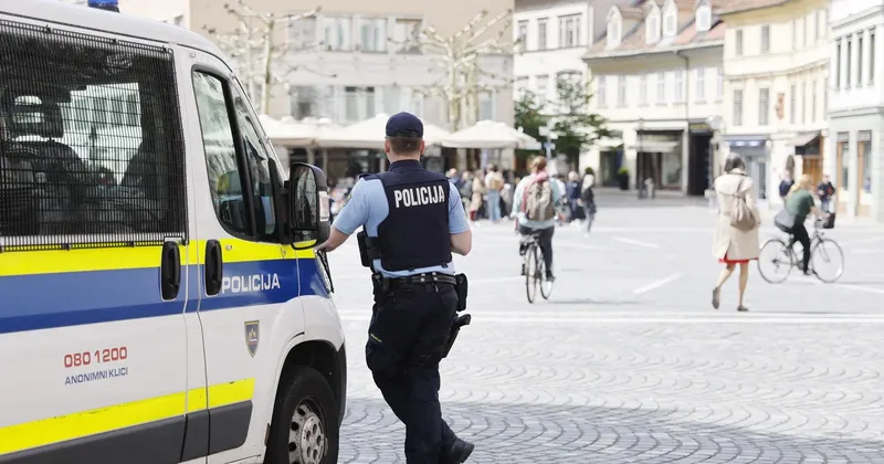 Slovenska policija razbila mednarodno združbo preprodajalcev drog in orožja