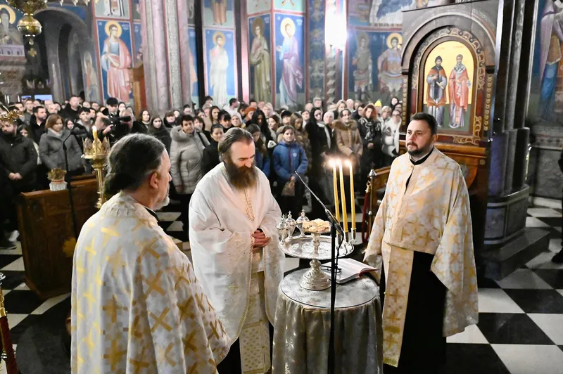 Pravoslavni verniki v Sloveniji in po svetu praznujejo božič 7. januarja
