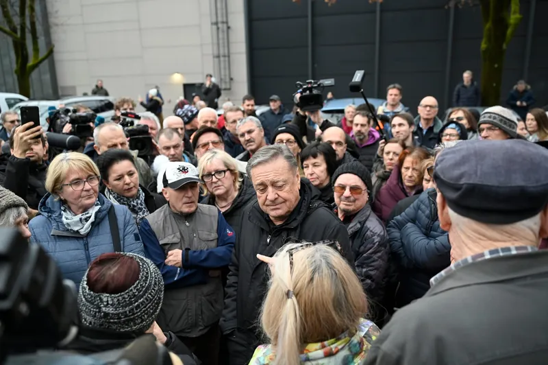 Mestni svet na predlog župana Jankovića umika odlok o parkiranju v soseskah