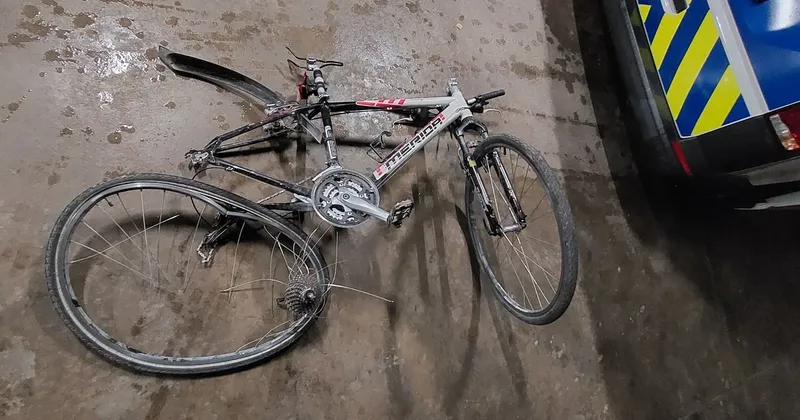 Policija prijela voznika in sopotnika po pobegu s kraja nesreče pri Mežici