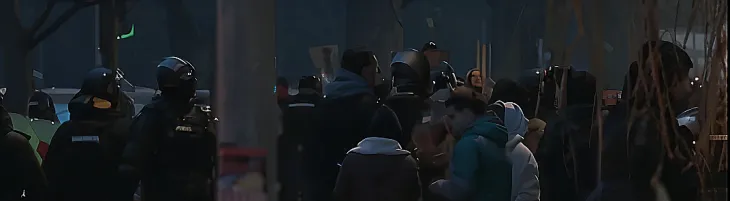 Полицијата со сила ги отстрани студентите од Филозофскиот факултет во Нови Сад