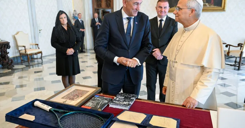 Janez Janša na obisku pri papežu Leonu XIV. in italijanski premierki Meloni