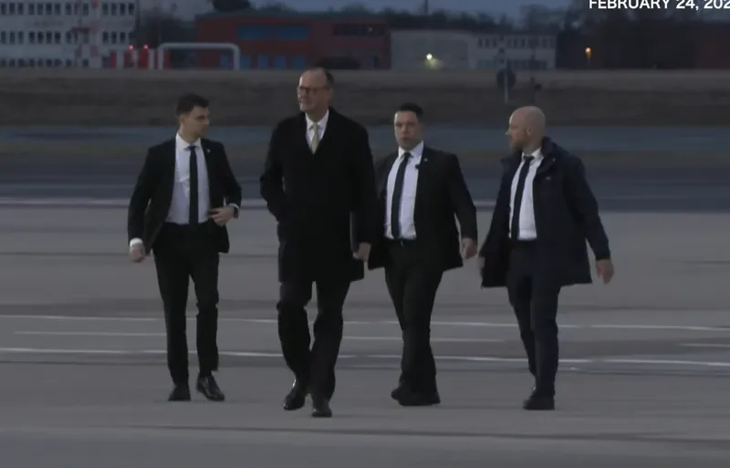Канцеларот Фридрих Мерц во Пекинг договори набавка на 120 авиони Ербас