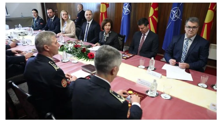 Силјановска-Давкова ја потврди високата борбена готовност на македонската Армија