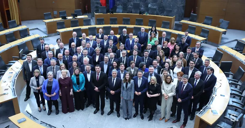 Nataša Pirc Musar ne predlaga mandatarja, Janez Janša vstopa v drugi krog