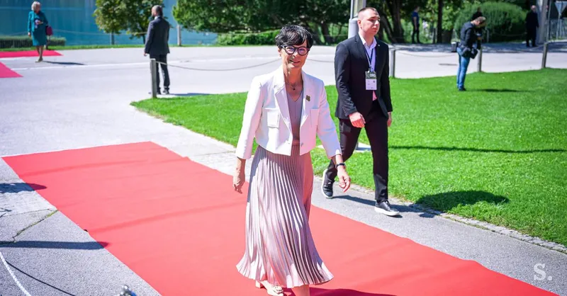 Marta Kos poziva k boljšim odnosom z Janševo vlado