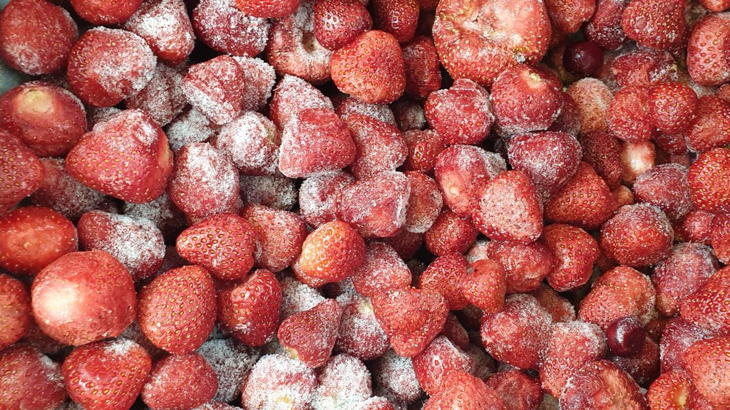 V zamrznjenih jagodah odkrili prepovedane pesticide