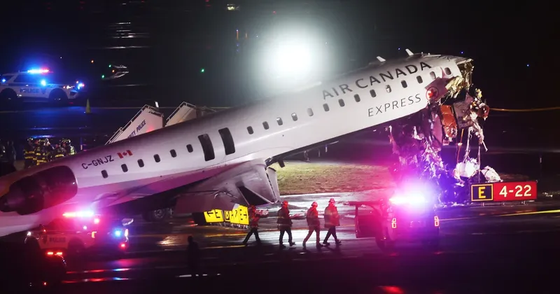 Letalo Air Canada Express na letališču LaGuardia trčilo v gasilsko vozilo