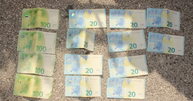 Italijan v Sloveniji unovčeval ponarejene bankovce, aretiran