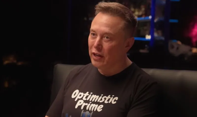 Илон Маск го префрли приоритетот на SpaceX од Марс кон град на Месечината
