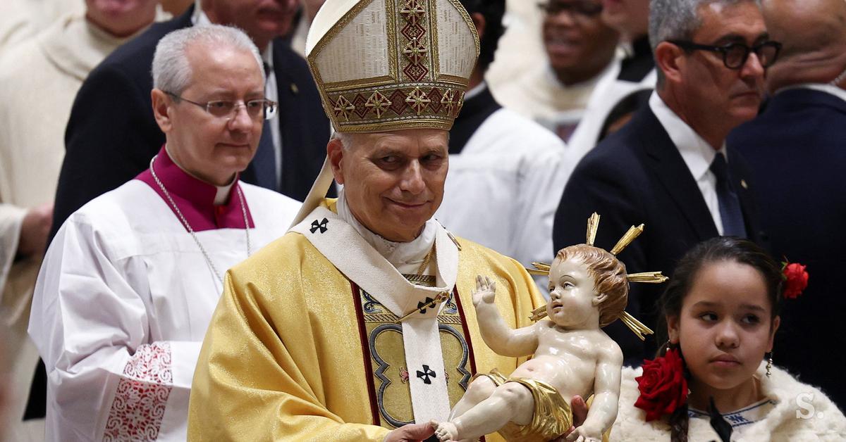 Papež Leon XIV. med prvo polnočnico pozval k sočutju do migrantov in revnih