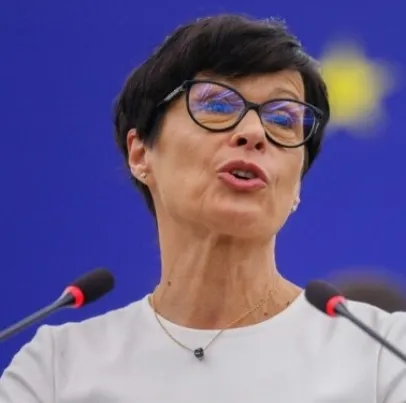 Еврокомесарката Кос ја откажа посетата на Србија поради величење на Младиќ