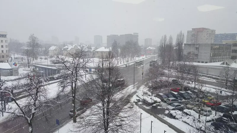 Arso opozarja na ekstremni mraz in nevarnost poledice ob prehodu front