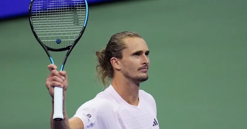 Zheng Qinwen premagala Swiatek na OP ZDA, Zverev med osmerico