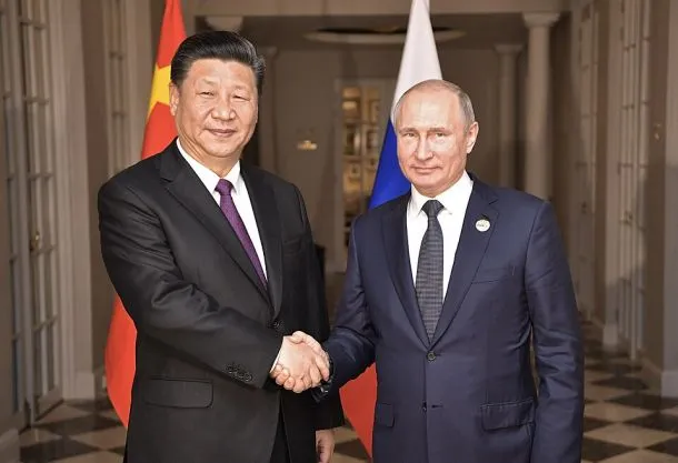 Xi Jinping v Pekingu sprejel Vladimirja Putina za utrditev strateških vezi