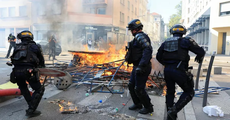Francoski dijaki in sindikati protestirajo za boljše pogoje v šolstvu