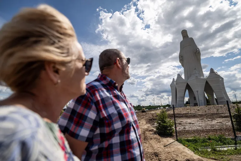 Na Poljskem odkrili najvišji kip Marije v Evropi