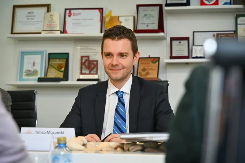 САД паузираат иселенички визи за Македонија, власта најавува решенија