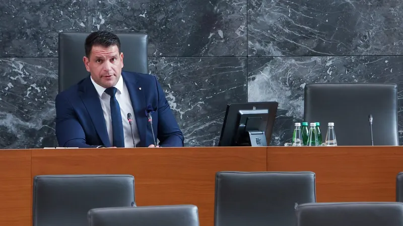 Miha Brejc zbral podpise za odstop predsednika DZ Zorana Stevanovića