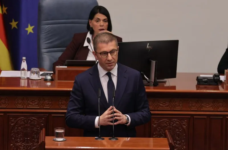 Мицкоски упати остри критики до СДСМ и ДУИ на собраниска седница