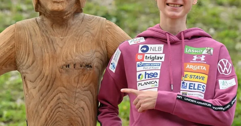 Nika in Domen Prevc z rumenima kartonoma FIS v zimsko sezono
