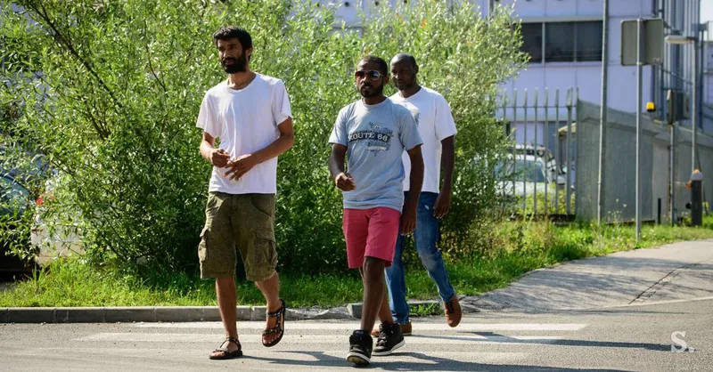 Aktivisti Ambasade Rog s protestom preprečili deportacijo treh prosilcev za azil