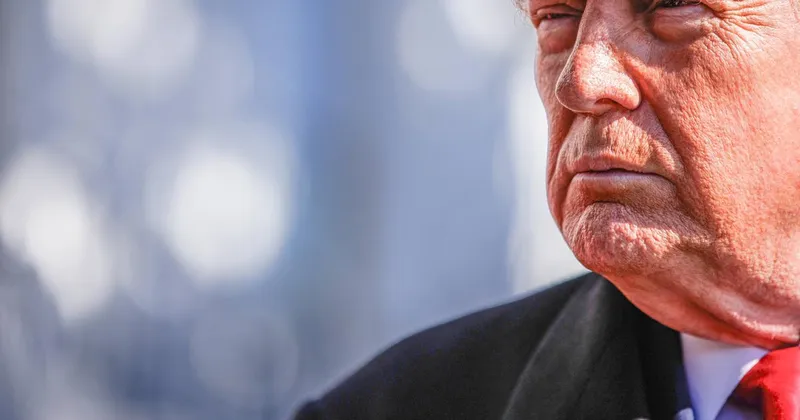 Donald Trump napoveduje možnost prijateljskega prevzema Kube sredi krize