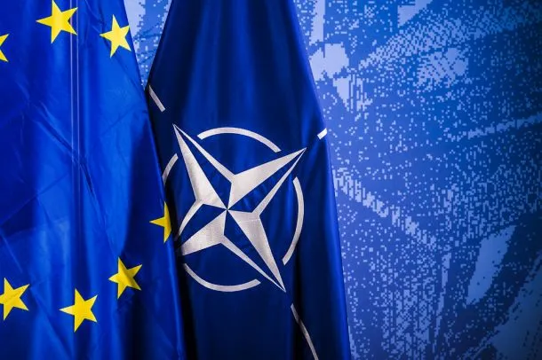 ZDA predajajo dve ključni poveljstvi Nata Italiji in Veliki Britaniji