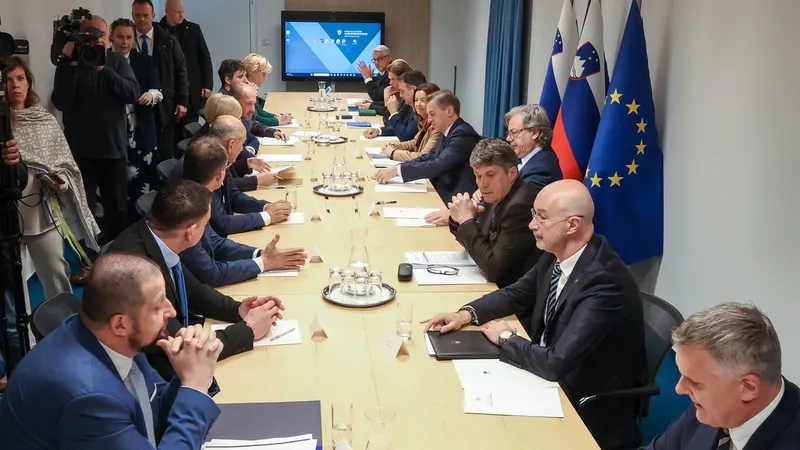 Golob znova pozval Janšo k sklicu Snava o vohunjenju