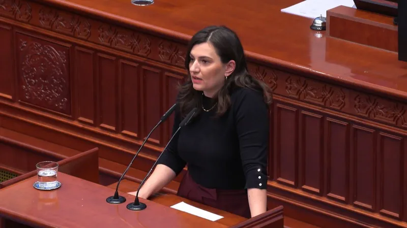Собраниското мнозинство го одби предлогот на Зајкова за електронски нараквици
