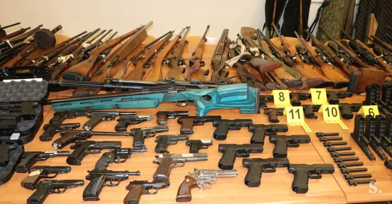 Policija zasegla 149 kosov orožja in priprla 67-letnika na Gorenjskem
