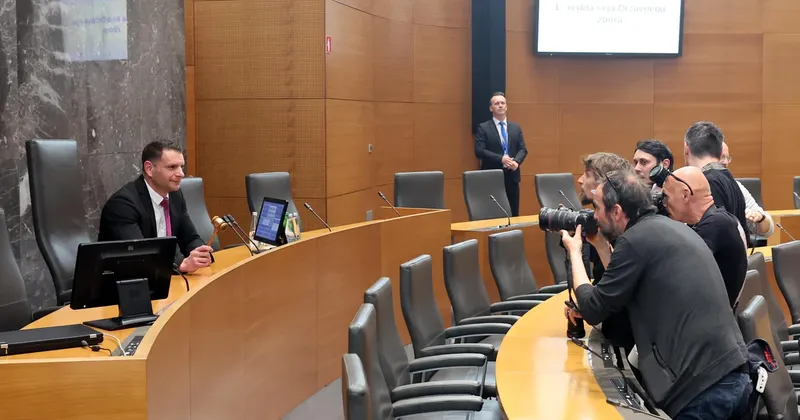Zoran Stevanović izvoljen za predsednika DZ s pomočjo označenih glasovnic