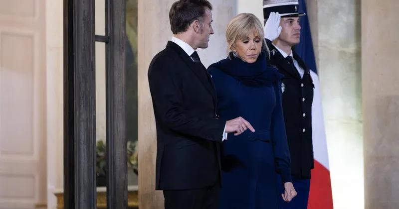 Pariško sodišče obsodilo deset oseb za spletno nadlegovanje Brigitte Macron