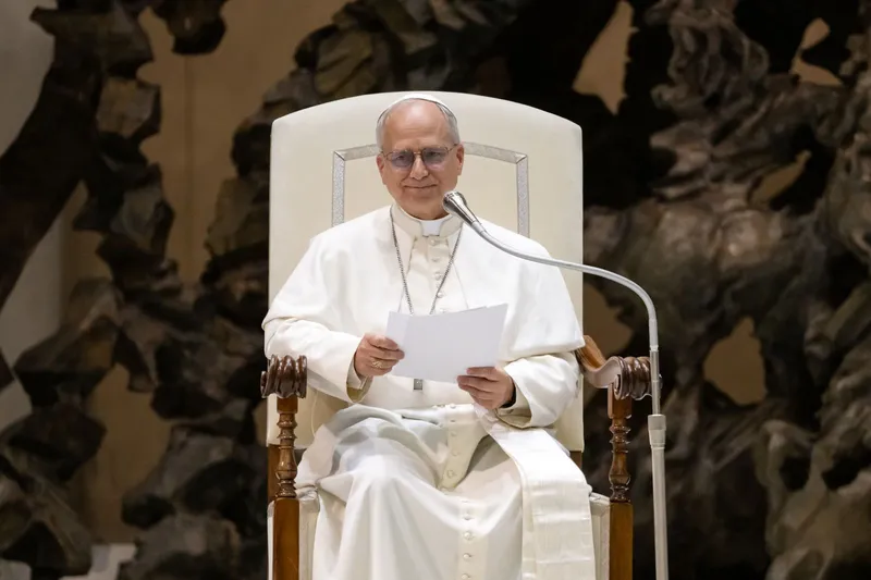Papež Leon XIV. v Lurdu z žrtvami zlorab, v Metzu pozval k miru