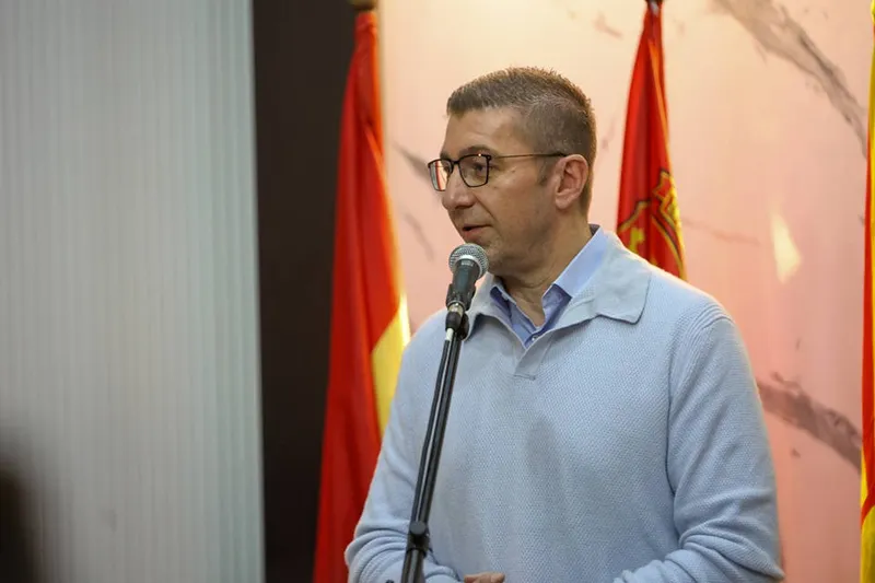 Мицкоски и Муцунски најавуваат добри вести по американската суспензија на визи