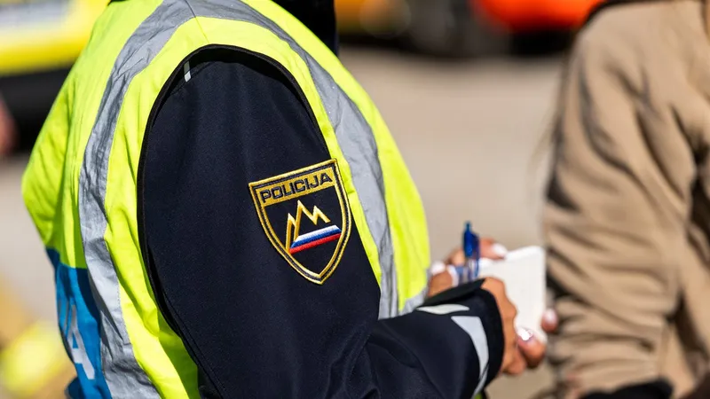 11-letni deček pozabljen v kombiju; rešila ga je priča