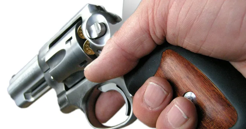 Policija bo ovadila 58-letnika, ki je na silvestrovo s streljanjem ranil sosedo